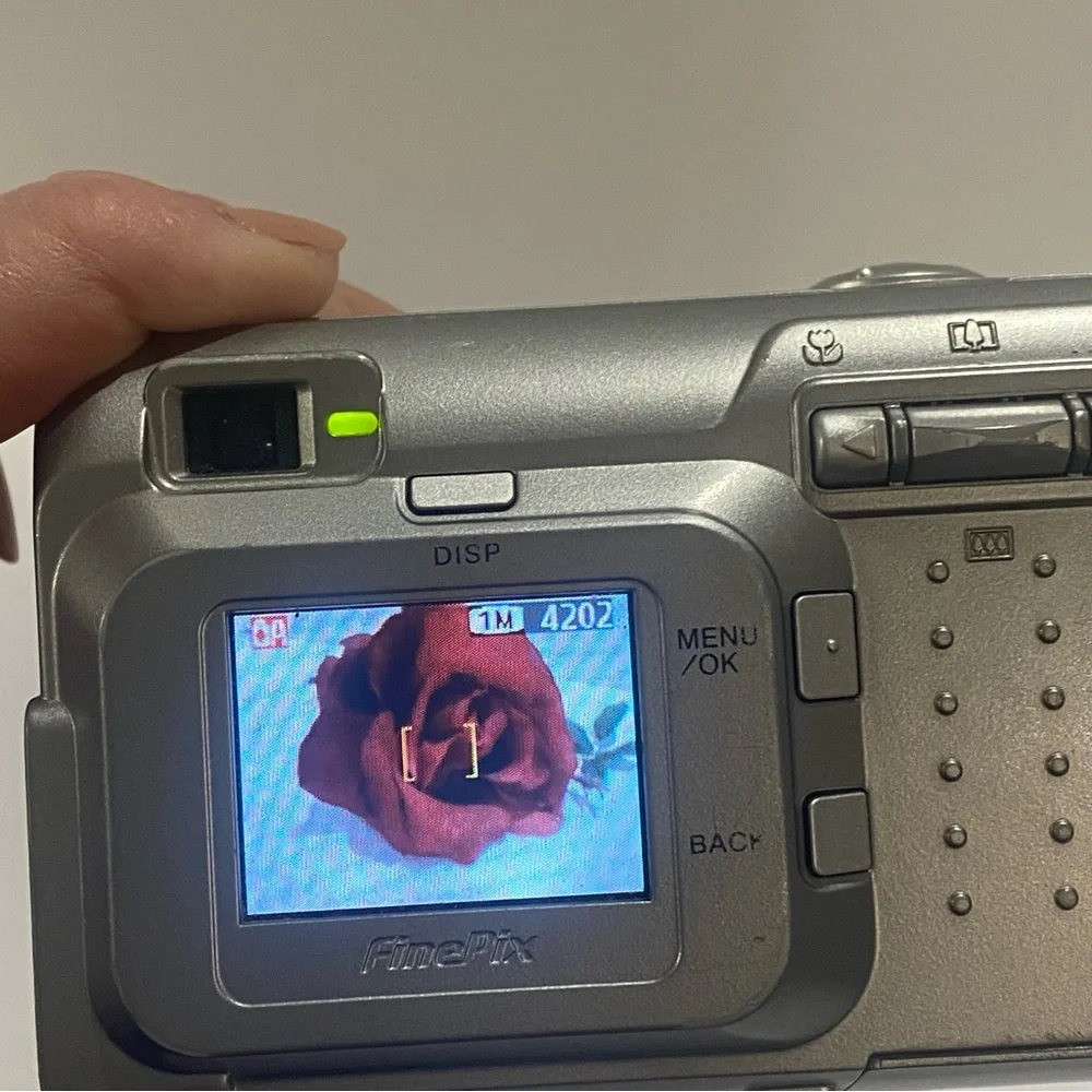 Fujifilm FinePix A210 3.2 MP Digital Camera Silver Fujinon 3x Optical Zoom VTG
